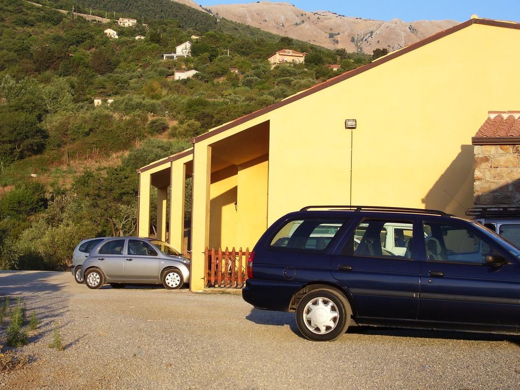 Villaggio Dei Balocchi Кастелбуоно Стая снимка