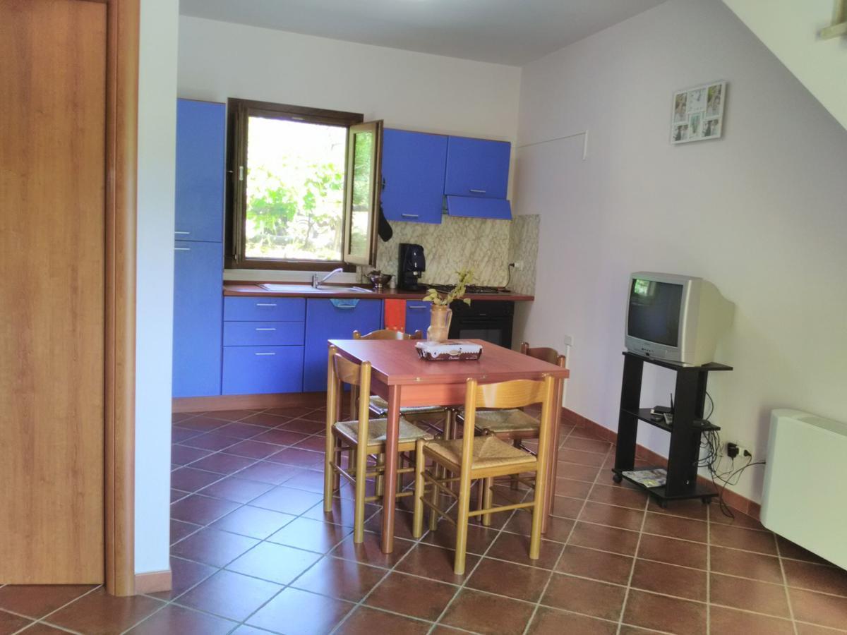 Villaggio Dei Balocchi Кастелбуоно Стая снимка